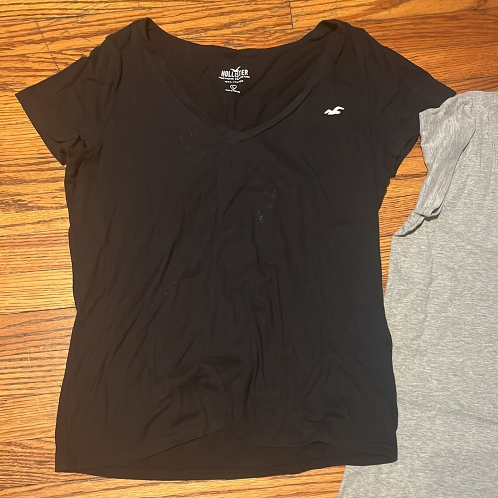 Vneck basic tee - Picture 3 of 3